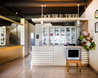 Super OYO 3746 Double Tree Guesthouse - Purwokerto - Рецепція