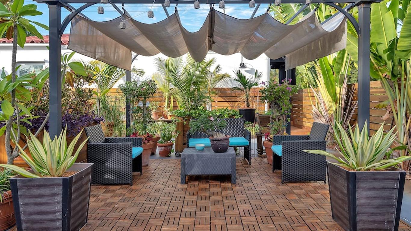 أواسيز هوتل