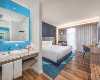 Holiday Inn Express Shanghai Gubei By IHG - Shanghai - Bedroom