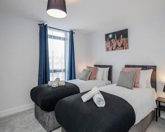 Watford Cassio Deluxe - Modernview Serviced Accommodation - Watford - Bedroom