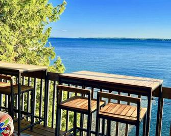 Torch Lake Bed & Breakfast - Central Lake - Balcony