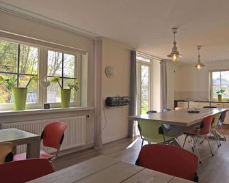 Lovely Group House near Winterberg with Private Sauna, Garden, & Terrace - Hallenberg - Essbereich