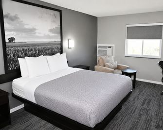 Super 8 by Wyndham Higginsville - Higginsville