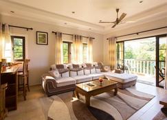 Belle Montagne Holiday Apartments - Grand'Anse Mahé - Living room