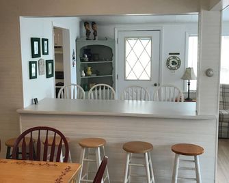 Beautiful Cozy Cottage In Assembly Park. - Delavan - Dining room