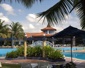 La Palm Royal Beach Hotel - Accra - Zwembad