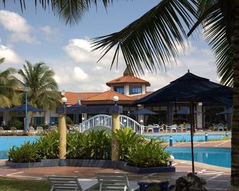 La Palm Royal Beach Hotel - אקרה - בריכה