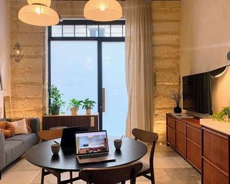 Home Chic Home - Les Suites de La Comédie - Montpellier - Dining room