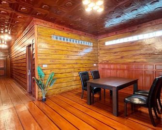 Cloudy Hill Hostel & Villa - Kampot