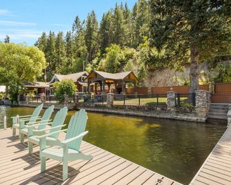 Waterfront Luxury Tiny Home W/ Private Dock On Deer Lake - Loon Lake - Patio