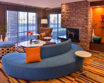 Fairfield Inn and Suites by Marriott Coralville - Coralville - Living room