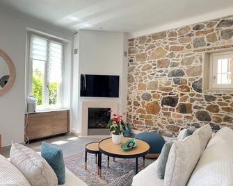 Luxury Villa In Vence Centrebrvilla Les Bambous Sleeps 10 - Vence - Living room