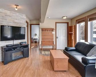 Bright Condo Near The Lake By Globalstay - Mont-Tremblant - Salon