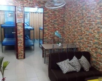 Samanakans Condotel- Studio type room NO Breakfast Included Unit 21 - Manila - Living room