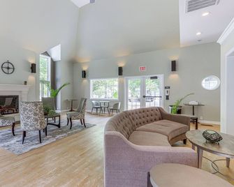 Golf Course Views and Pool Access! Norwich Studio - Norwich