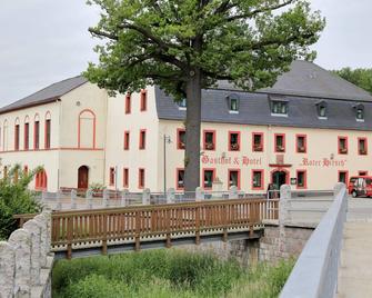 Gasthof und Hotel Roter Hirsch - Claußnitz - Gebäude