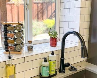 Hip and chic one bedroom apartment - San Anselmo