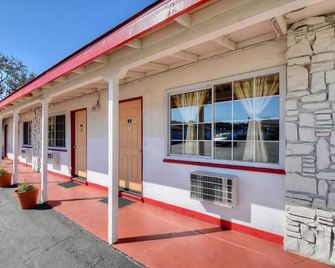 Bayside Inn - مونتيري - مبنى