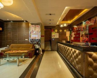 Dream Cube Hotel - Xiangyang - Rezeption