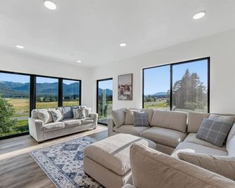 High-end, convenient, new build! - Juneau - Living room