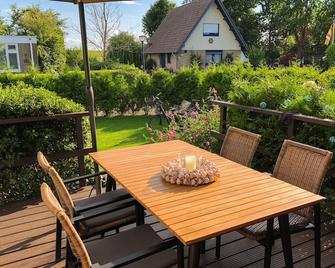Friendly bungalow behind the dike to the IJsselmeer and beach - Wi-Fi - Lemmer - Balkon