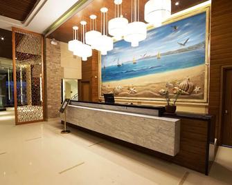 Central Park Reef Resort - Olongapo - Front desk