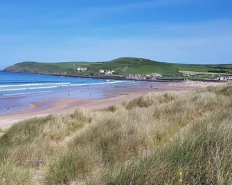 Spacious and Comfortable One Bed Self Contained Annexe - Braunton - Beach