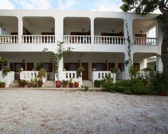 Maria Studios - Patitiri - Building