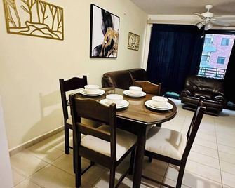 3BR Apartment in Acacias - Tegucigalpa - Comedor