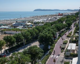 Hotel Lungomare - Riccione - Näkymät ulkona