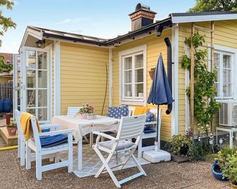 Awesome Home In Västervik With Kitchen - Västervik - Terasa