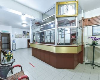 Hotel Jalan Bukit Ubi Formerly Bumimas - Kuantan - Front desk