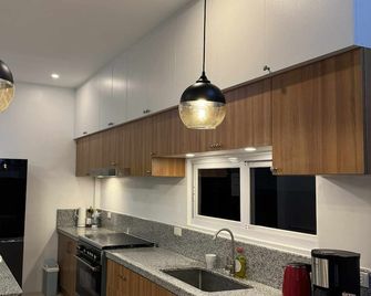 Oia Suites - Moalboal - Küche