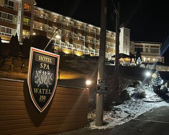 Auberge Hotel Spa Watel - Sainte-Agathe-des-Monts - Gebäude