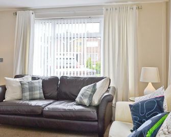 3 bedroom accommodation in Gorleston-on-Sea - Great Yarmouth - Living room