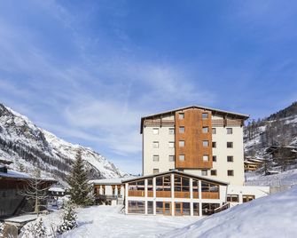 Hôtel Club mmv Les Brévières - Tignes - Building