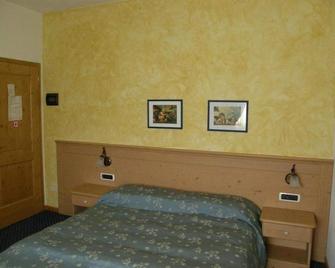 Villa Ilaria - Caderzone - Habitación