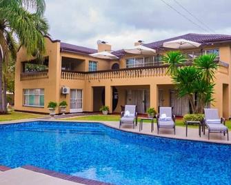 Urban Lifestyles Guest House - Masvingo - Pool