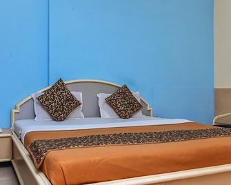 Aditya Hotel - Rajkot - Habitación
