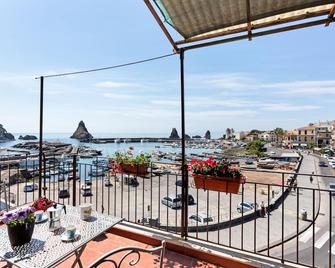 La Finestra dei Ciclopi - Aci Castello - Balkon