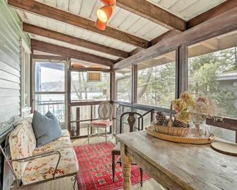 Waterfront White Lake Vacation Rental! - Bethel - Sala de estar