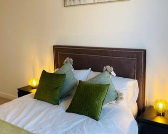 Deluxe 2-Bedroom Home Away - Erith - Bedroom