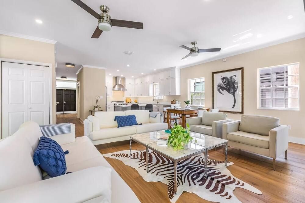 Newly renovated home close to the beach and all attractions - קי ווסט - סלון