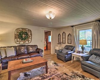 Lil Red Hen Cottage in the Boone Area with Hot Tub - West Jefferson - Soggiorno