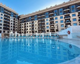 Apartamentos Nuria Sol - Fuengirola - Pool