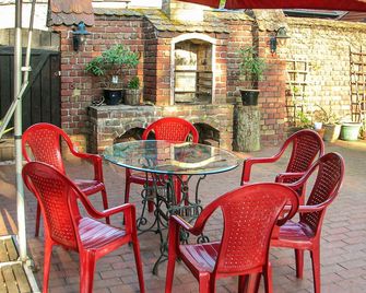 Lovely home in Nowe Warpno - Nowe Warpno - Patio