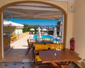 Summertime Inn - Nikiana - Балкон