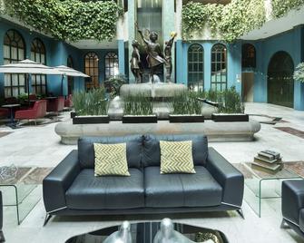 Hotel San Francisco Leon - לאון - פטיו