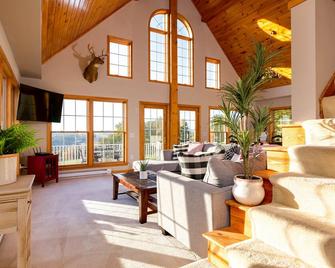 Sky High Chalet! Gorgeous Home On 10+ Acres With Hot Tub, 2 Minutes To Wellsboro - Wellsboro - Lobby