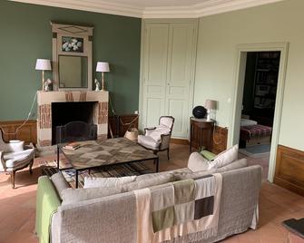 11-room, 5-bedroom house (sleeps 9) in the Perche region of France - Le Mêle-sur-Sarthe - Sala de estar